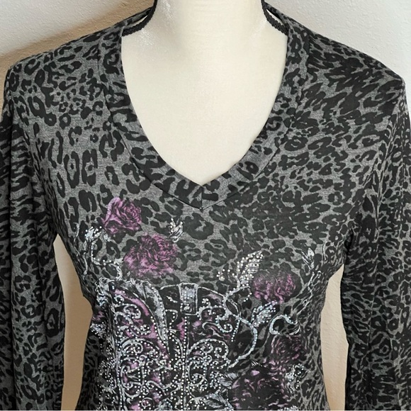 Long-sleeved V-neck gray and black leopard print rhinestone embellishments S M - Picture 5 of 10